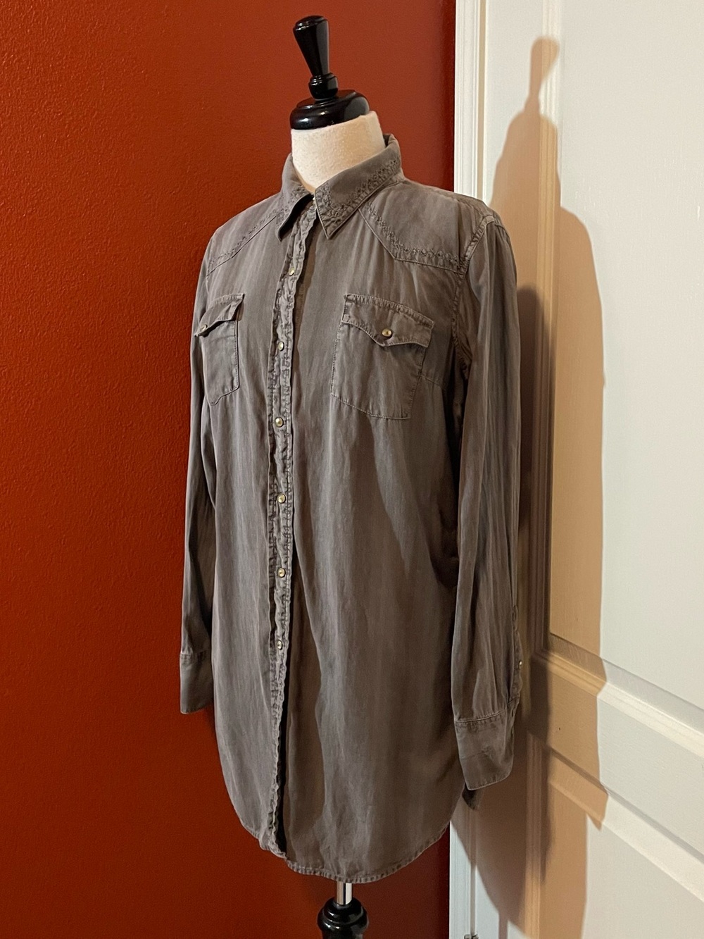 Ryan Michael Women’s Western 100% Cotton Pearl Snap Long Sleeve Rodeo Shirt